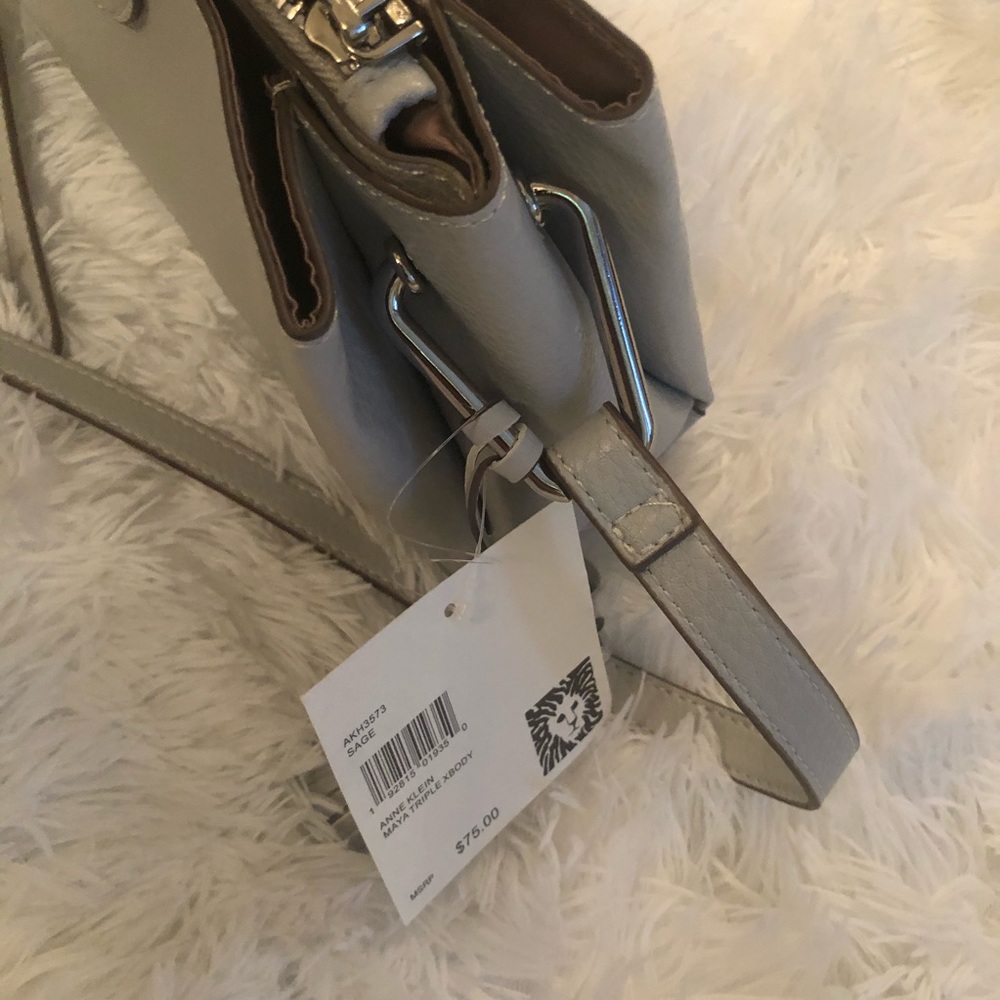 Lovely Anne Klein Maya triple xbody bag. - Picture 6 of 8